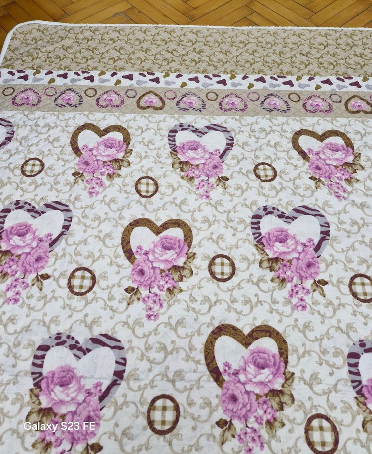 Çiçek ve Kalp Desenli Çok Renkli Yatak Örtüsü - Görsel 3