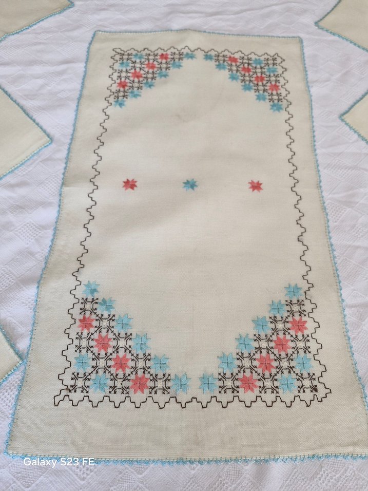 Nakışlı  Masa Örtüsü ve Peçeteler - Görsel 2