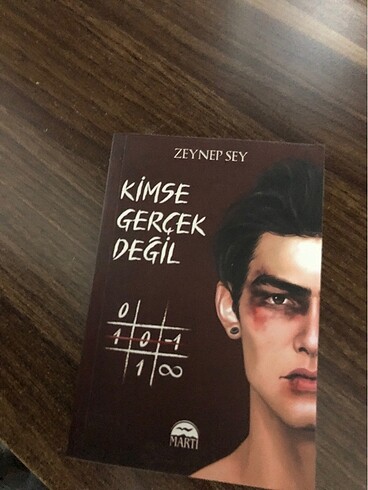 Kimse Gerçek Değil Cep Boy
