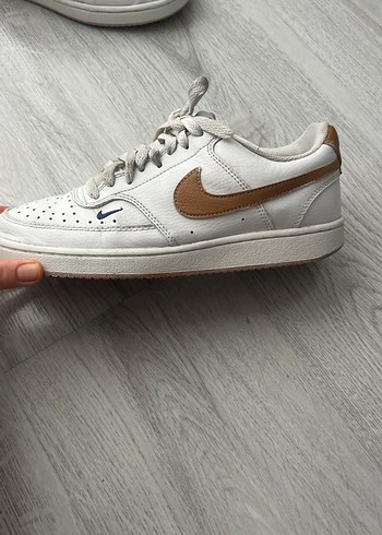 Nike Beyaz Bağcıklı Kadın Spor Ayakkabı - Görsel 2