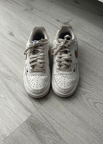 Nike Beyaz Bağcıklı Kadın Spor Ayakkabı - Görsel 5