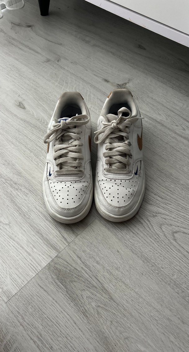 Nike Beyaz Bağcıklı Kadın Spor Ayakkabı - Görsel 5