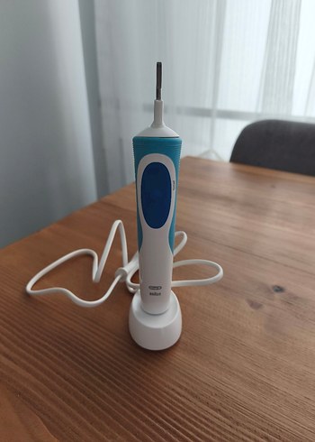 Oral - B Şarjlı Diş Fırçası