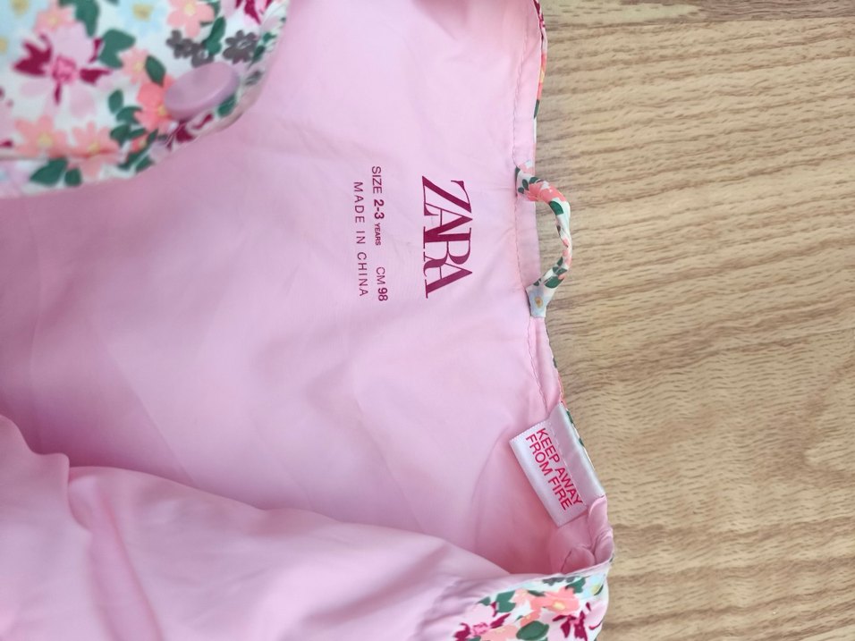 Zara Kız Çocuk Pembe Çiçekli Düğmeli Yelek - Görsel 3
