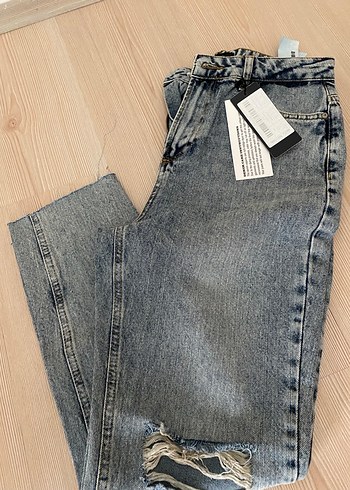 Gri Yırtık Detaylı Kadın Denim Pantolon