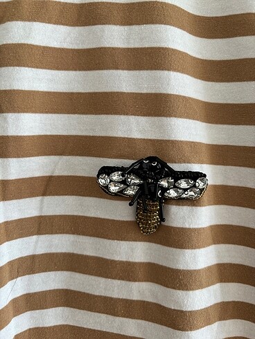 l Beden Kısa kollu çizgili arı detaylı tişört