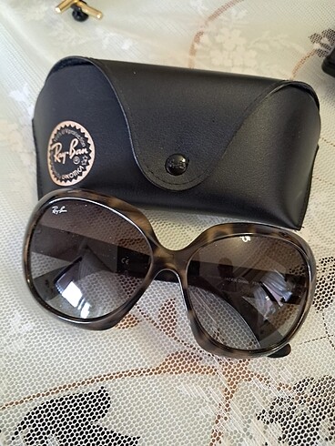 Rayban güneş gözlüğü