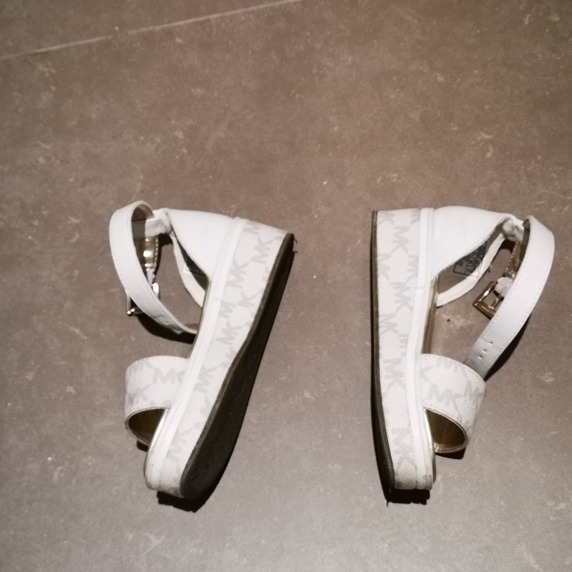 Beyaz Tokalı Kız Çocuk Sandalet - Görsel 3