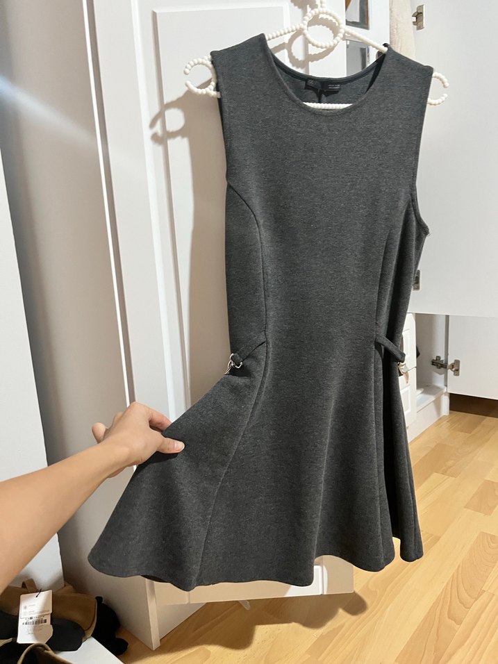 Kemer Detaylı Gri Kolsuz Mini Elbise - Görsel 2