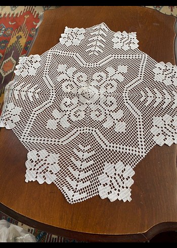 Bohem Tarzı El Yapımı Dantel Örtü