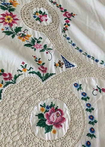 Rahibe isi elisi masa örtüsü - Görsel 3