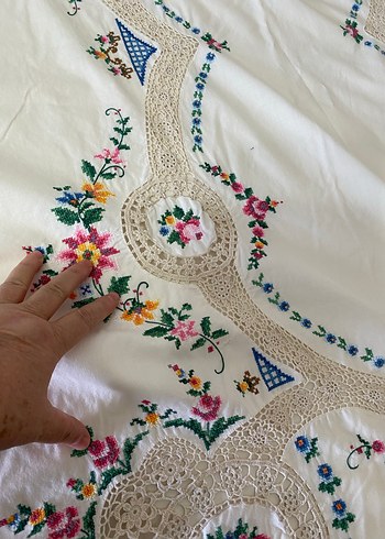 Rahibe isi elisi masa örtüsü - Görsel 4