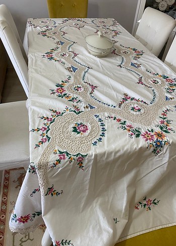Rahibe isi elisi masa örtüsü - Görsel 2
