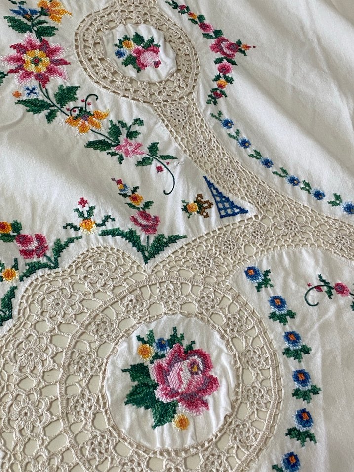 Rahibe isi elisi masa örtüsü - Görsel 3