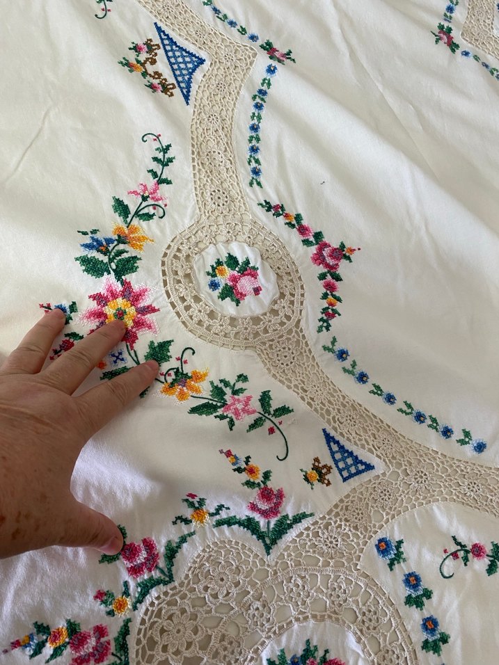 Rahibe isi elisi masa örtüsü - Görsel 4