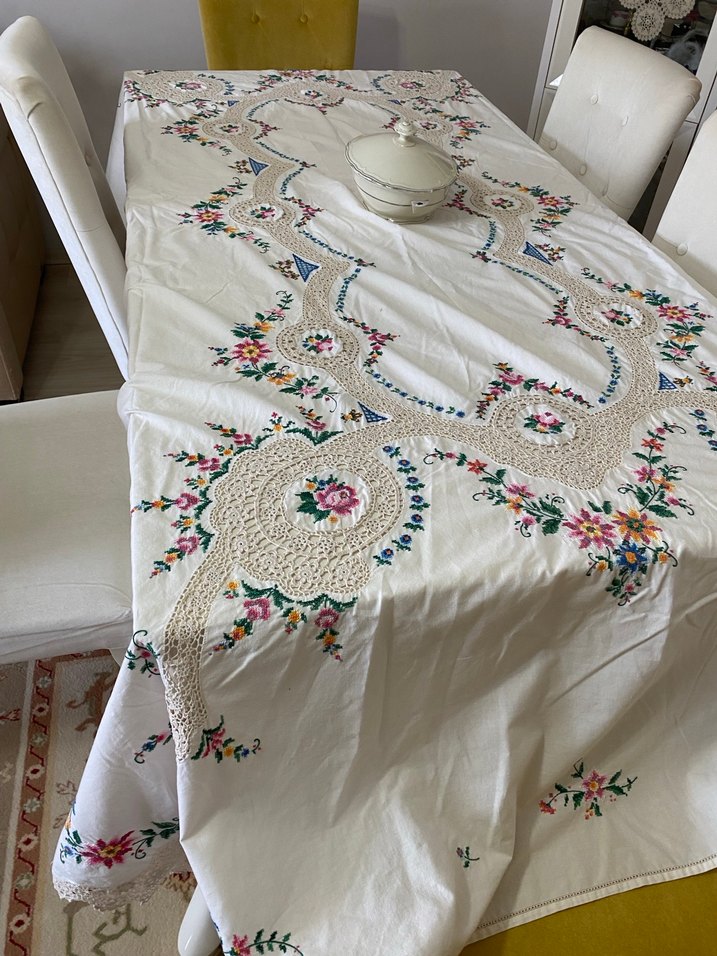 Rahibe isi elisi masa örtüsü - Görsel 2