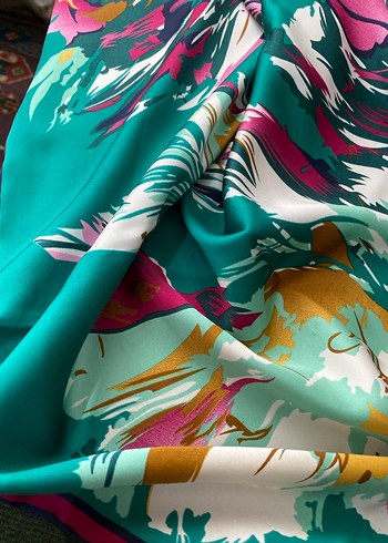 Renkli Drapeli Kadın esarp - Görsel 2