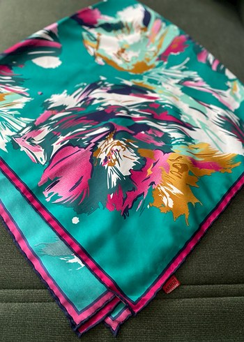 Renkli Drapeli Kadın esarp - Görsel 4