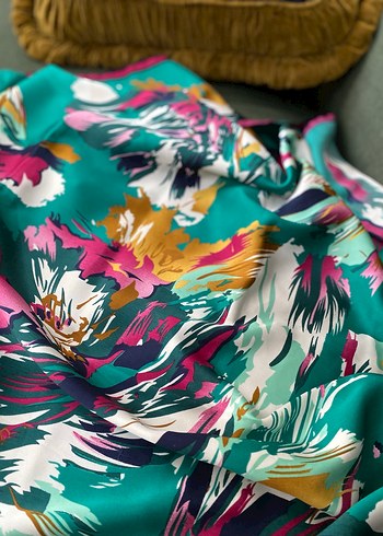 Renkli Drapeli Kadın esarp - Görsel 3