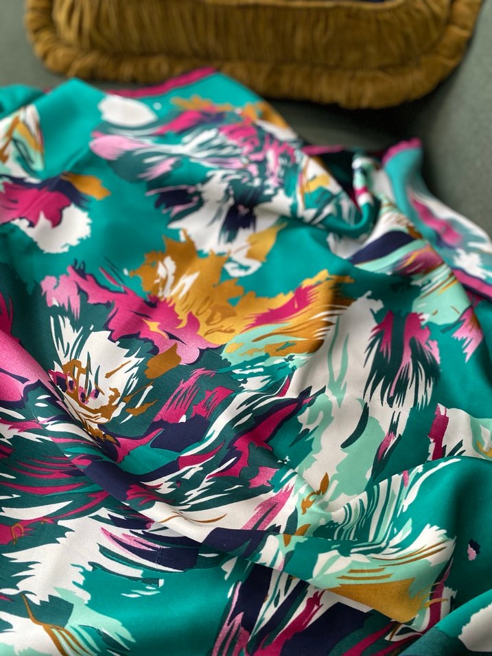 Renkli Drapeli Kadın esarp - Görsel 3