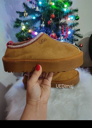 Ugg bot terlik 