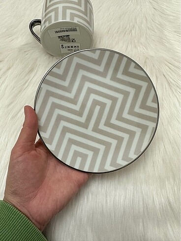  Beden çeşitli Renk H&M Home Fincan ve Tabağı