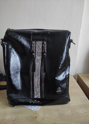 Sırt çantası parlak deri taşlı Victoria polo marka 