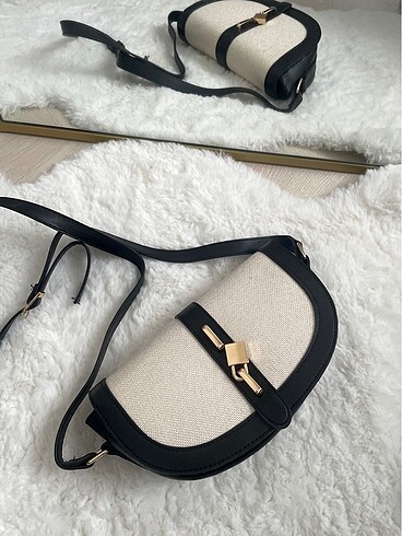 Zara model Kilit çanta