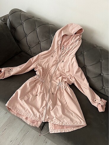 Pembe yağmurluk