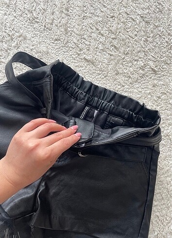 36 Beden H&M siyah deri şort
