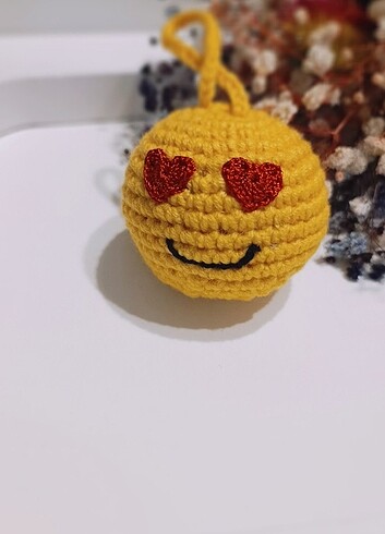 Beden Renk Amigurumi emoji anahtarlik