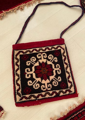 El dokuma heybe çanta ve oturma için mini dokuma kilim. - Görsel 2