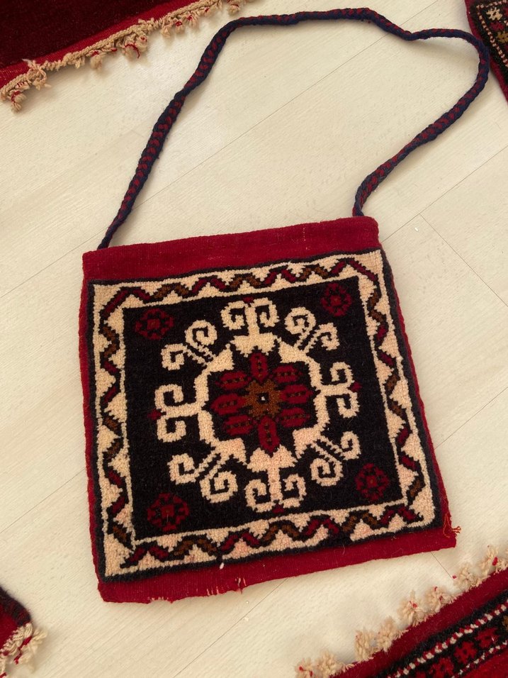 El dokuma heybe çanta ve oturma için mini dokuma kilim. - Görsel 2