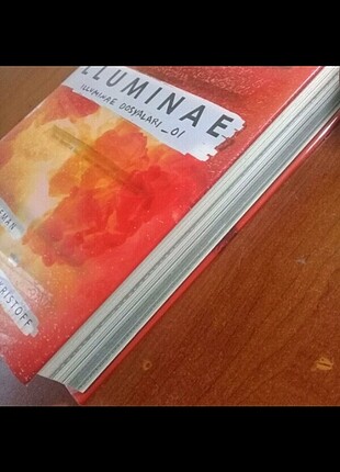  ILLUMINAE KİTAP