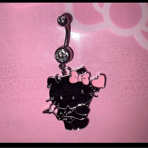 Hello kitty göbek piercing