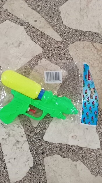 Küçük su tabancasi