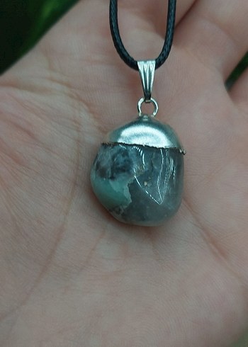 Kök Zümrüt ve Kuvarslı Doğaltaş Kolye - Görsel 3