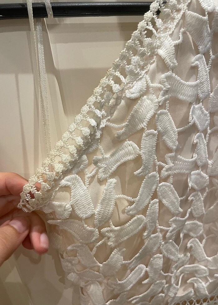Beyaz ekru midi dantelli elbise - Görsel 3