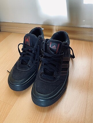 Adidas spor ayakkabı