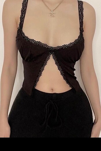 Low-cut Lace Bluz