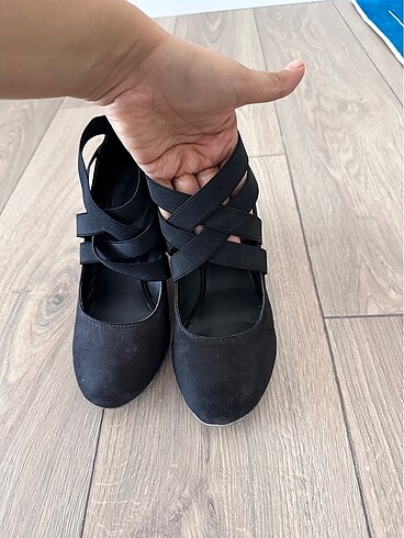 Deichmann Çapraz bantlı topuklu ayakkabı