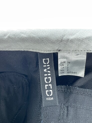 34 Beden siyah Renk H&M Kumaş Pantolon %70 İndirimli.