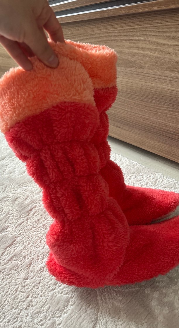 Kızlar için Kırmızı Sıcak Peluş Terlik - Görsel 2