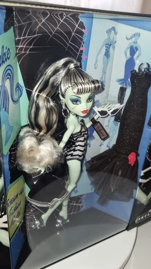 monster High frankie barbie Skullector - Görsel 2