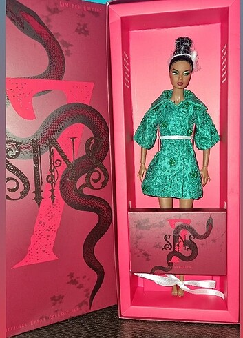 Beden Integrity Toys Poppy Parker Turning Green