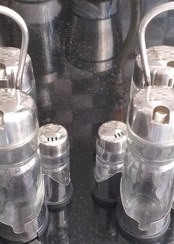i Cam ve Metal tuz ve yağlık Seti 2 adet var tanesi 100 tl