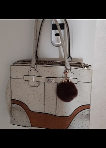 Guess krem çanta 
