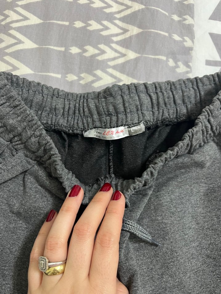 GRİ VE SİYAH EŞOFMAN - Görsel 2