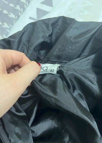 Siyah Fermuarlı Kadın Kışlık Mont - Görsel 2