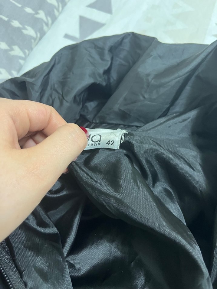 Siyah Fermuarlı Kadın Kışlık Mont - Görsel 2